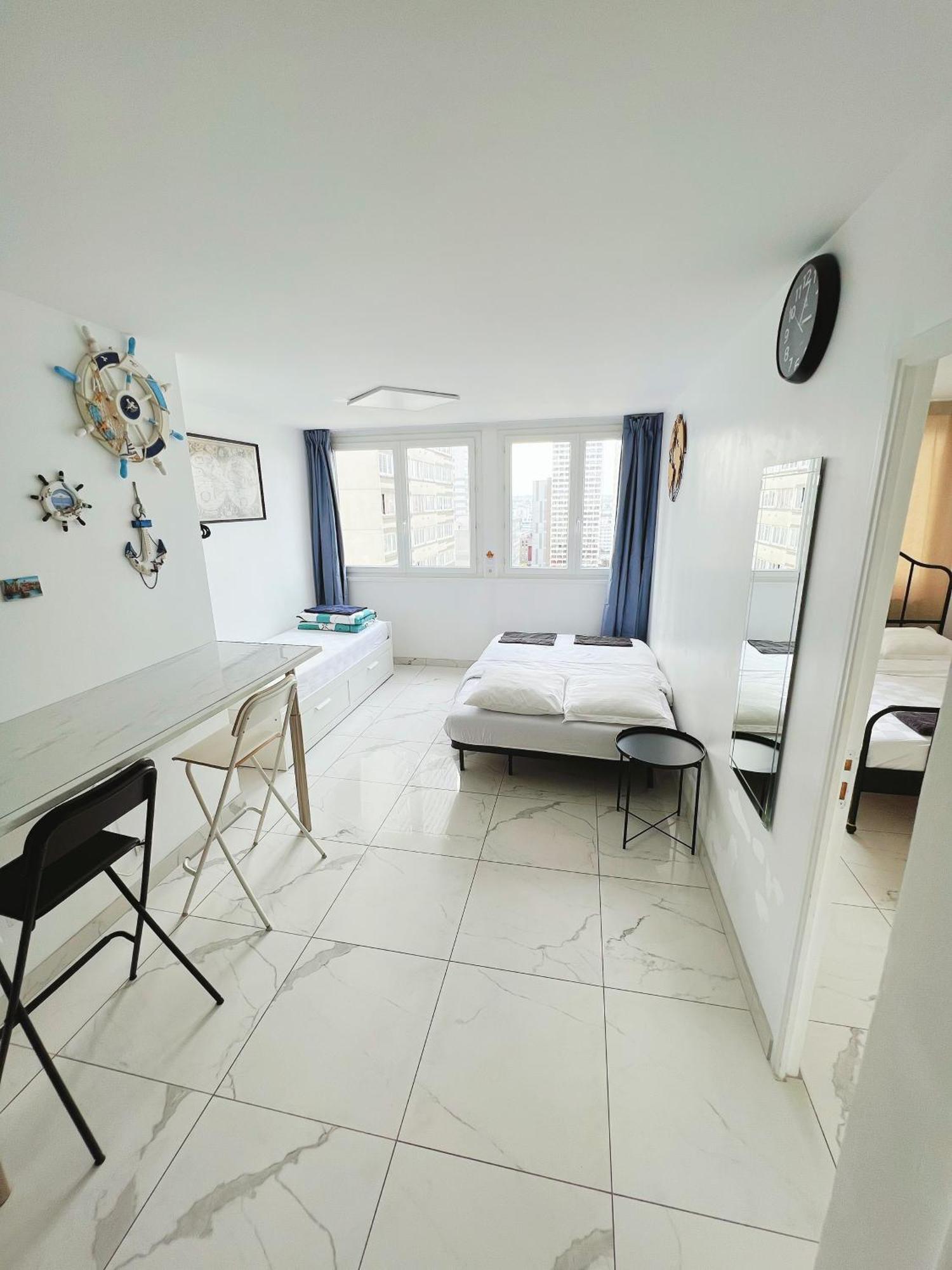 Apartment Near Subway And Supermarket Paris Eksteriør billede
